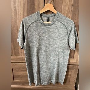 Lululemon Men’s Metal Vent Tech Surge Short Sleeve T Shirt Green Gray Sz S